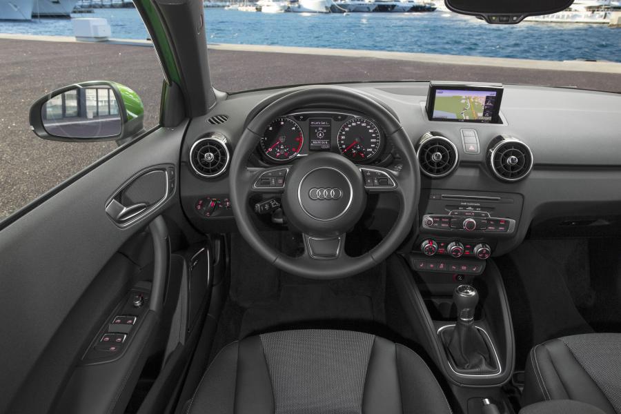 Торпедо Audi A1 Sportback TDI S-Line (8X) 2014 года  (WW) (фото 12 из 12)